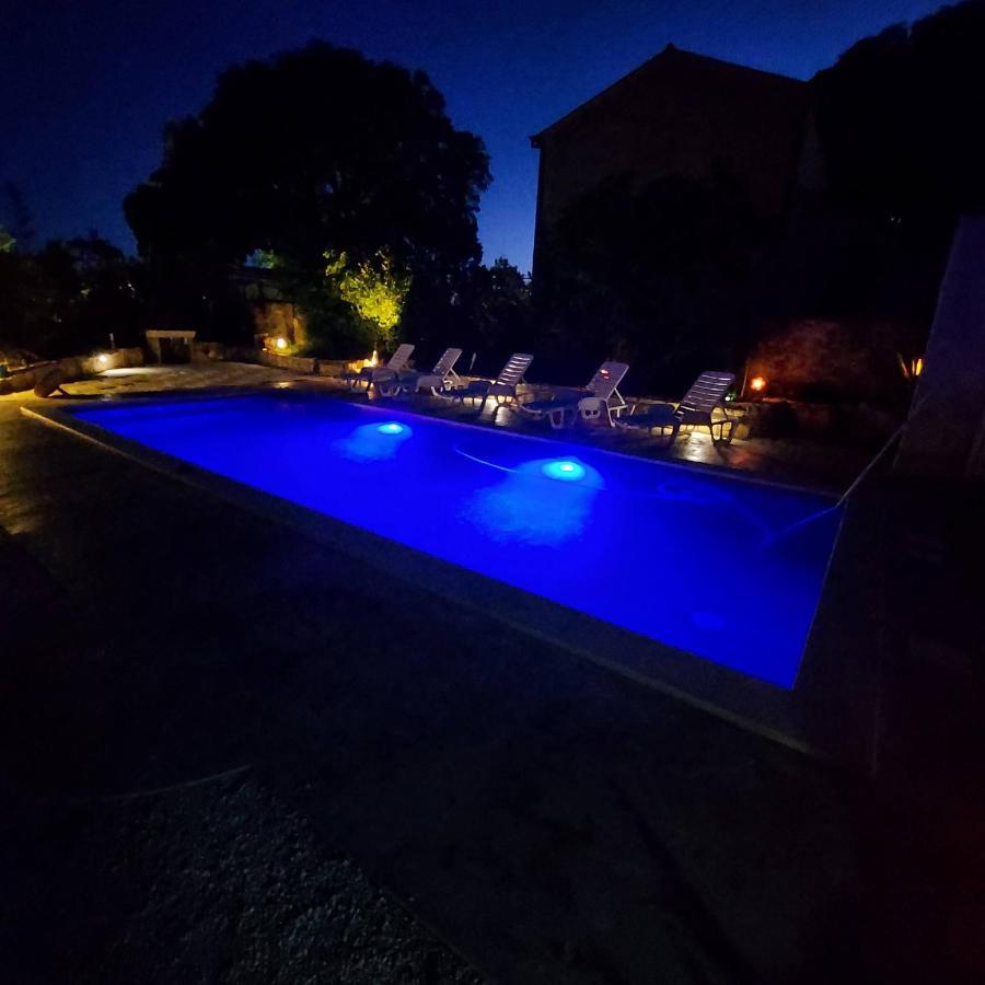 Eti And Mia Holiday Apartments Muntic Exterior photo